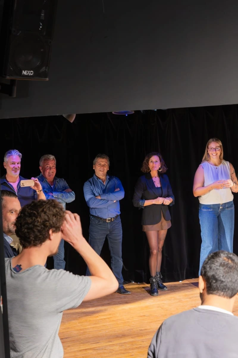 Équipe en cercle lors d'un Séminaire 3R